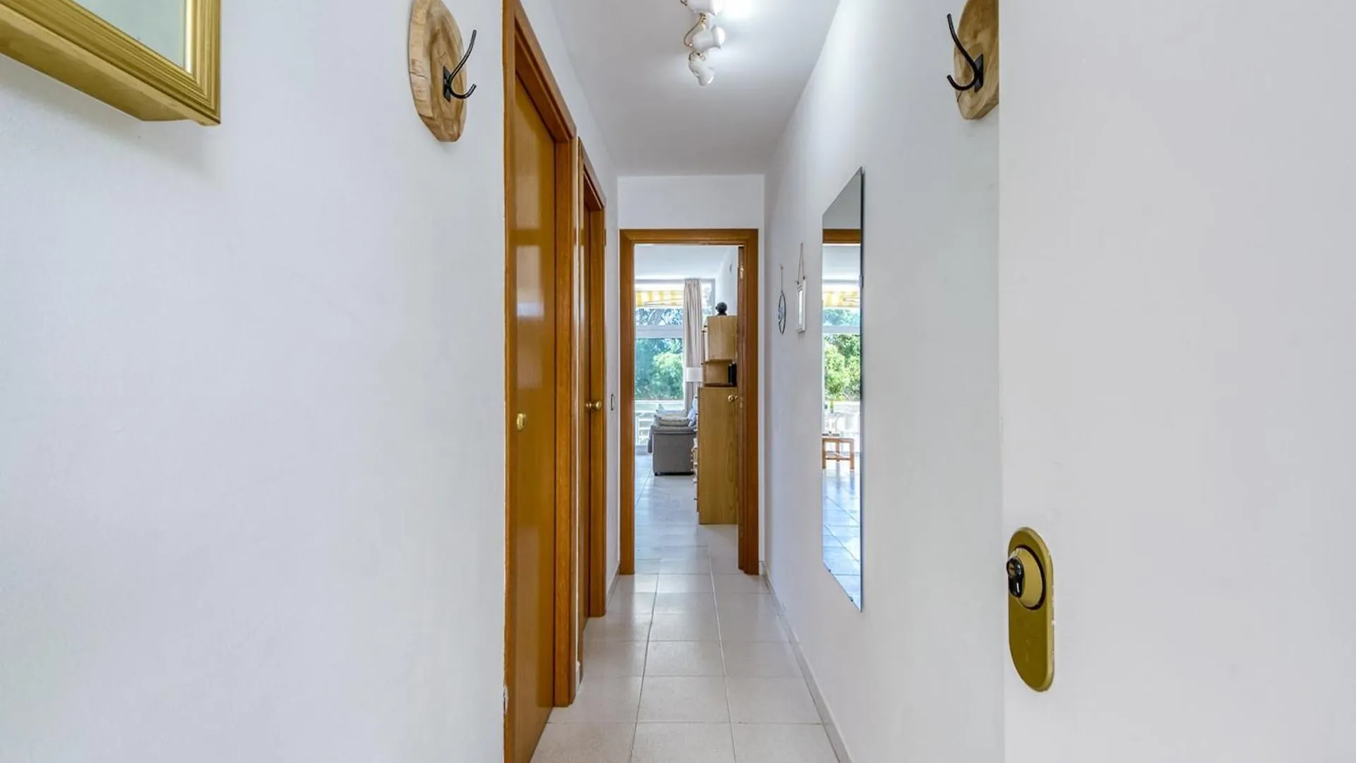 Apartment With View Montjoi إسبانيا