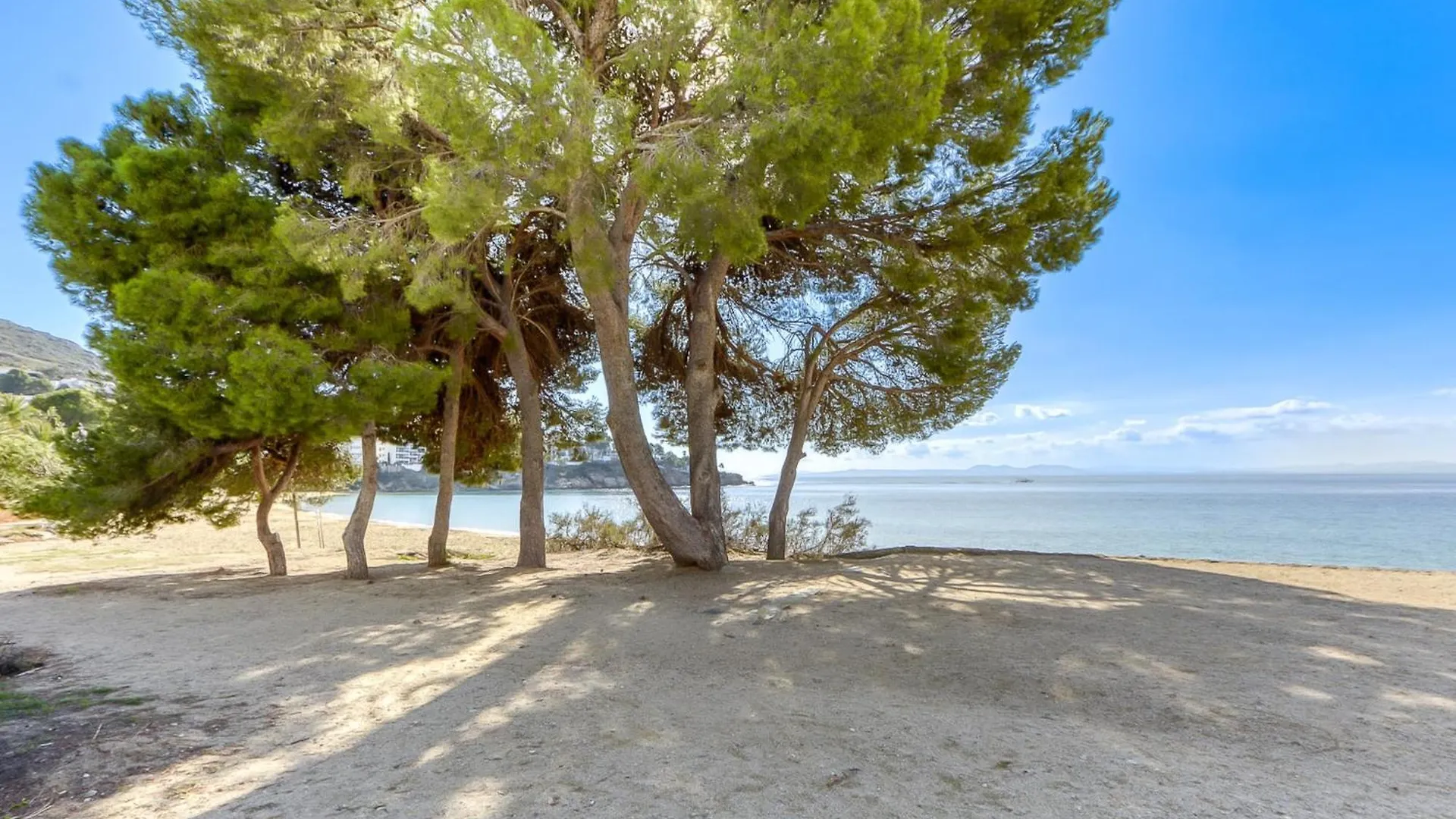Apartment With View Montjoi إسبانيا