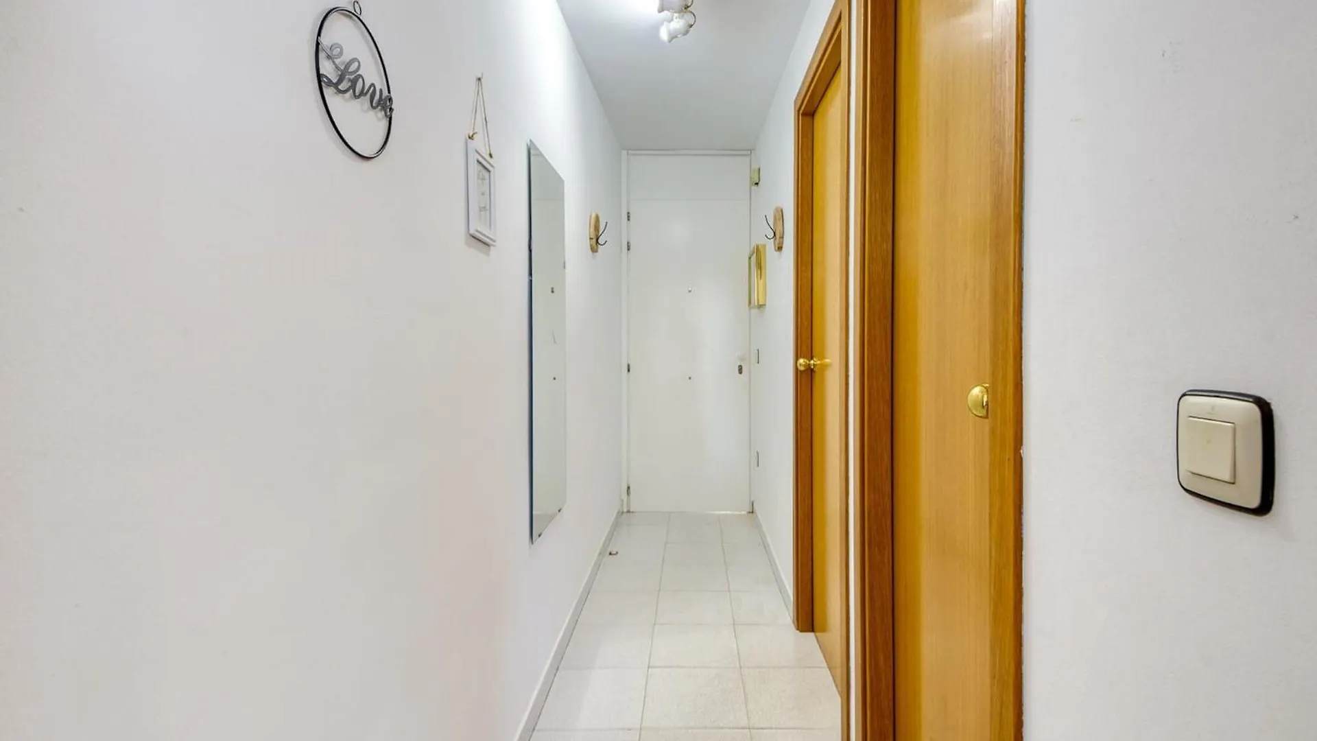Apartment With View Montjoi 0*,  إسبانيا