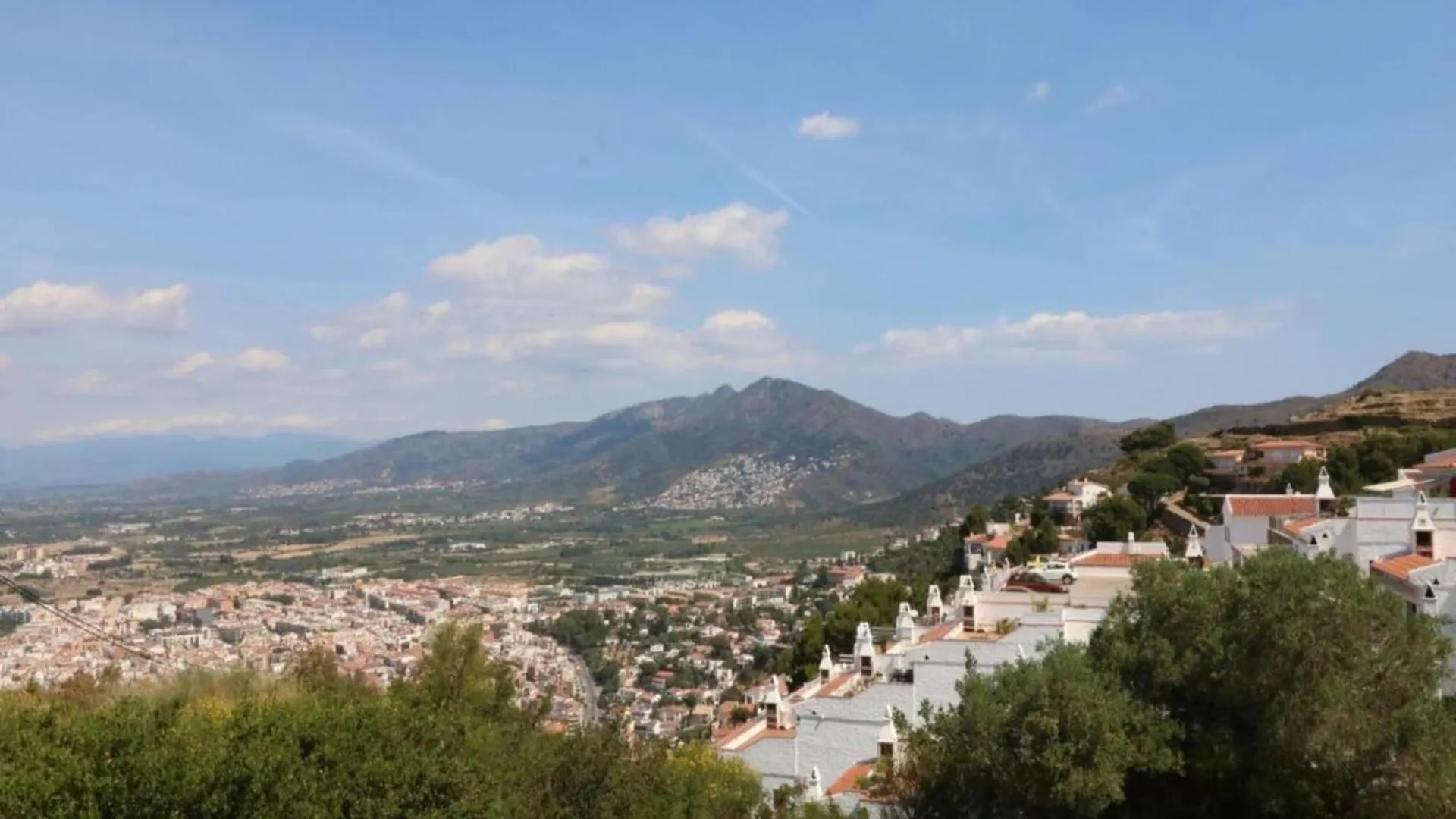 Apartment With View Montjoi