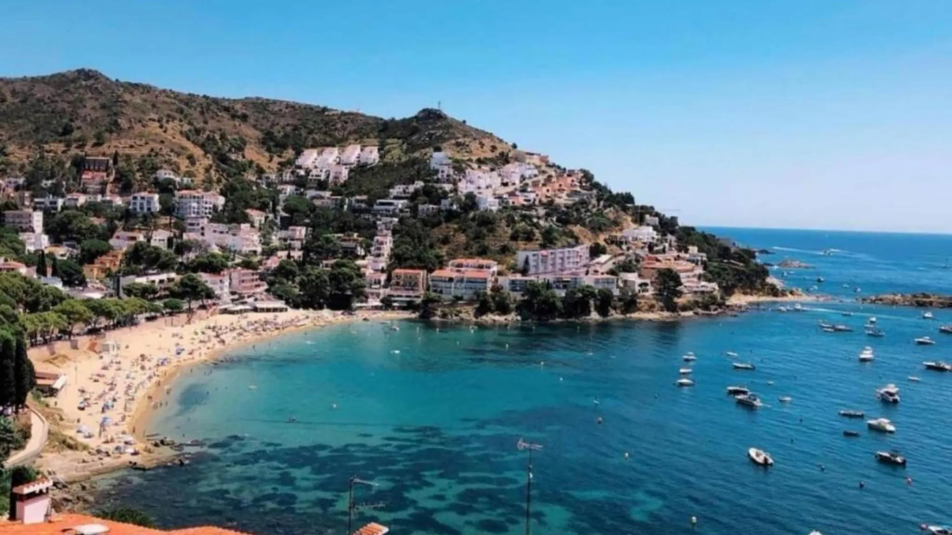 Apartment With View Montjoi